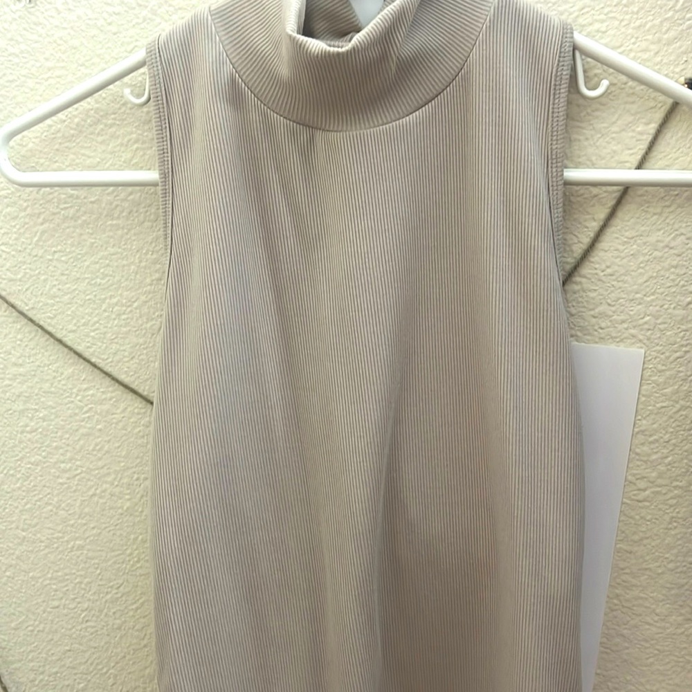 Basically new Mock neck yogalicious